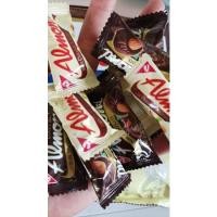 ราคา United almond chocolate (14925277997)