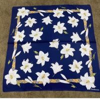 ราคา ผ้าเช็ดหน้า ผ้าผูกผม burberry ขนาดประมาณ 19.5 นิ้ว ลายลิลลี่ดอกใหญ่ๆเลยค่า สภาพดี มือสอง ของแท้ (42825368962)
