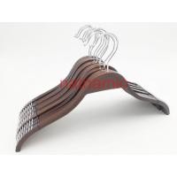 ราคา ไม้แขวนเสื้อไม้ ไม้แขวนซาร่า สีกาแฟ แพค5อัน รหัสHG122 (1898682391)