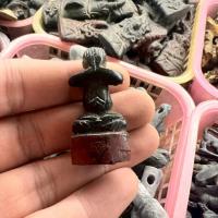 ราคา พระปิดตาไม้แกะเก่าลงรัก ฐานลงชาดแดงเนื้อแห้งเก่าแท้ไม่ทราบที่มา (43523031229)