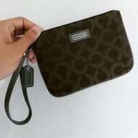 ราคา กระเป๋าคล้องมือ COACH แท้ 100% สีดำ (มือสอง) มีป้าย COACH ไม่มีตำหนิ (5438806891)