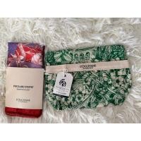 ราคา L’OCCITANE กระเป๋าผ้า และผ้าพันคอ festive scarf 2024 (29421165003)