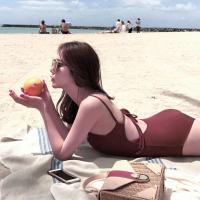 ราคา (ลดราคา ) ชุดว่ายน้ำผู้หญิง สีแดงเลือดหมู วันพีช เก็บทรง หุ่นสวย UV CUT50++ (7408815725)