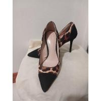 ราคา ZARA WOMAN รองเท้าส้นสูง 3.5 นิ้ว ของแท้ มือสอง สวย (27523272450)