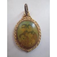 ราคา จี้ ล็อกเก็ตในหลวง รัชกาลที่ 9 สมเด็จพระบรมราชินีสิริกิติ์ รัชกาลที่ 10 และสมเด็จพระเทพ หลังยันต์ 5 (46200328780)