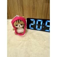 ราคา ✨ตุ๊กตาถักแมวใส่หมวก (Darlyn)พวงกุญแจตุ๊กตางานถักไหมพรม งานฝีมือ (Handmade) (27361372463)