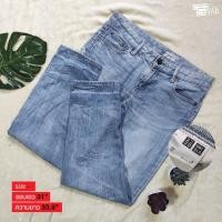 ราคา กางเกงยีนส์ Uniqlo Jeans เอว 30-33 มือสองแบรนด์แท้ (8313752041)