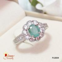 ราคา แหวนเงินแท้ พลอยมรกตธรรมชาติแท้ ประดับเพชร cz ด้านข้าง 10 เม็ด PL0004 (368951421)