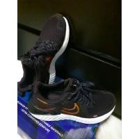 ราคา รองเท้าNike(แท้)มือ2สีม้วงเข้มตัดส้มเท่ๆใหม่มากค่ะ (25892445610)