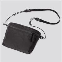 ราคา UNIQLO กระเป๋าสะพายมือสอง สภาพดีมาก ใช้น้อย สีดำ ขนาด 6”*8” ราคา 290 บาท ส่งฟรีครับ (7534053610)