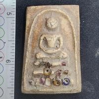 ราคา พระสมเด็จเนื้อดิน ติดเม็ดพระธาตุ กรุดอยไซ (43108807472)