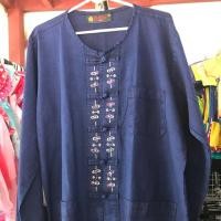 ราคา เสื้อหม้อฮ่อม คอกลมแขนยาว ปักดอกหม้อฮ่อม หม้อห้อม หม้อห่อม ห้อมหม้อ หม้อง้อม หม้อ ไห ตะไล ป้าก ตึงโป๊ะ เสื้อหม้อฮ้อม (2462168710)