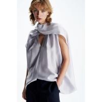 ราคา H&M(เอชแอนด์เอ็ม) เสื้อเบลาส์พร้อมดีเทลเคปคลุมไหล่ ผู้หญิง 1249739_1 (28424947851)