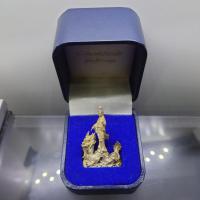ราคา รูปหล่อลอยองค์ พระโพธิสัตว์กวนอิม ทรงประทับมังกร เนื้อเงิน พิมพ์ใหญ่ จ.ระนอง ปี2539 พร้อมกล่องเดิม นิยม หายาก (28464213935)