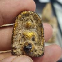 ราคา พระซุ้มกอหลังหลวงพ่อเงินเนื้อชิน ติดเม็ดพระธาตุ กรุดอยไซ (40817118967)