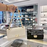 ราคา กระเป๋าสะพายข้าง Charles & Keith รุ่น CHAIN STRAP SHOULDER BAG : CK2-20840206 สีขาว สีดำ แท้ 100% พร้อมถุงกระดาษ (4479377556)