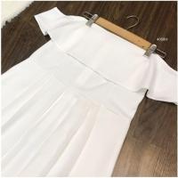 ราคา (คุ้มมาก!) ส่งต่อ จั้พสูทเปิดไหล่ สีขาว มีกางเกงขาสั้นซับใน ไม่เคยใส่จ้า (4379455514)