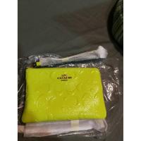 ราคา coach คล้องมือสีเขียวมะนาว ซิปเดียว แท้ 100% (1962960916)