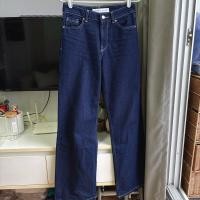 ราคา กางเกงยีนส์แบรนด์ Bershka ทรงสวยมาก เอวกลางใส่เป็นเอวต่ำได้ สี dark denim เนื้อผ้าดีใส่สบาย ไม่เคยใส่ (24845169531)