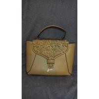 ราคา กระเป๋าถือสีเหลืงหน้าดอกไม้BrandPimmyของแท้,แต่ใบนี้ไม่มีสายสะพาย(สายชำรุด),สภาพดีไม่มีตำหนิ*Saleส่งฟรีพร้อมของแถมค่ะ. (8237292450)