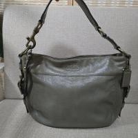 ราคา Coach แท้ Zoe ถังสีเขียว olive หนังเงาสวยมากกก สภาพดี เท่มากค่ะ (29724860037)