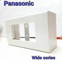 ราคา Panasonic (พานาโซนิค) หน้ากาก3 ช่อง รุ่นใหม่ Wide Series สีขาวบล็อคลอย 2 × 4 พร้อมจัดส่ง (13961337957)