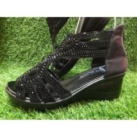 ราคา รองเท้าส้นสูงหุ้มข้อ (มือสอง) สภาพดีมาก ! (2784903638)