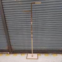 ราคา ราวสแตนเลสสีทอง (ปรับสูง-ต่ำได้) # เสาเดี่ยวสีทอง ฐานไม้หนาสีขาว,ขอบฐานสีทอง( ของจริงสวยตรงปก) (6778618218)