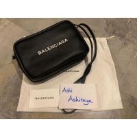 ราคา balenciaga.new.camera.bag (20586627323)