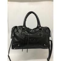 ราคา กระเป๋ามือสอง ของแท้ COURONNE หนังแท้ แบบบาลองเซียกา สีดำ ขนาด 14 นิ้วครึ่ง พร้อมส่ง (13292371318)