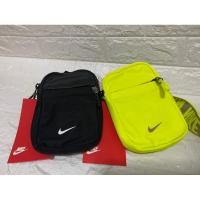 ราคา กระเป๋าสะพาย NIKE (ของแท้ 100%)2ใบ (22542329748)