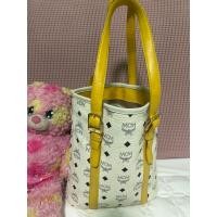 ราคา MCM ทรงถัง สีขาวเหลือง สภาพ 85% (19175813334)