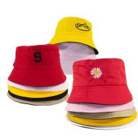 ราคา หมวกบัคเก็ตแบบกลับด้านได้ ปักดอกเดซี่ สไมล์ แบบตัวอักษร S หมวกชาวประมงสำหรับผู้ชายและผู้หญิง มีสีดำ ขาว แดง ชมพู เบจ Bucket Hat (13343792004)