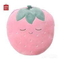 ราคา ใหม่ Miniso มินิโซ หมอนผ้าห่ม fruit series strawberry สตรอเบอรรี่ หมอนผ้าห่มสีชมพู พร้อมซิป ผ้าห่มนาโนนุ่ม (21272596101)