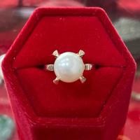 ราคา สินค้าหลุดจำนำแหวนมุกแท้ตัวเรือนทอง18K มุกแท้ผิวสวยสีสวยหน้าไม่สึกไซต์0.9cmเม็ดสมบูรณ์ งานนอก แหวนไซต์51 หนัก3.84กรัม (26110497107)