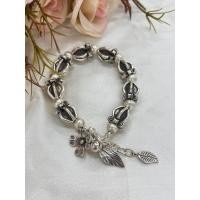 ราคา (ใส่โค้ดลด30%) สร้อยข้อมือเงินแท้ ลายดอกรักสลับดอกไม้ (27218576967)