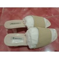 ราคา รองเท้าผู้หญิงส้นสูงมือสองสภาพดี (25669530832)