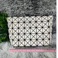 ราคา กระเป๋าทรงครัชตารางสีขาวมือสองตู้ญี่ปุ่น (27680969993)