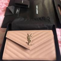 ราคา Ysl woc 9" สภาพlike new Y18 สวยเก็บ แท้100% (2203266574)