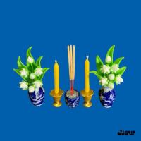 ราคา ชุดบูชา ชุดบูชาพร้อมธูปเทียนพร้อมแจกันบัวมงคล 7 ดอกจิ๋วสีขาว ดินปั้น วางหิ้งพระ สูง 3'' (29065894713)