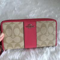 ราคา Coach Zip Around Wallet (136032672)