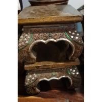 ราคา ตั่งไม้หรือกี่ไม้เก่าขาสิงห์ประดับกระจกงานศิลปทางเหนือขายยกคู่สองตัวสำหรับวางแจกันวางองค์​พระบูชา (48001257273)