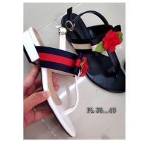 ราคา รองเท้าส้นเตี้ยแบบรัดส้น (1904809796)