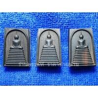 ราคา พระสมเด็จ 9 ชั้น เนื้อไม้พญางิ้วดำแกะ หลังอุดมวลสารและวัตถุมงคล หลวงปู่หงษ์ พรหมปัญโญ วัดเพชรบุรี สุรินทร์ ปี 2556 (26370706232)