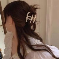 ราคา กิ๊บมุกขนาดกลางสไตล์ชาแนล ออกแบบสำหรับผูกฉลามและทรงผมน่าสนใจ (41358101494)