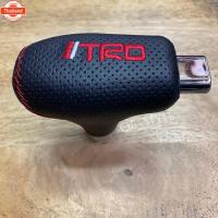ราคา หัวเกียร์ ออโต้กดข้าง หนังดำด้ายแดง ปักลาย TRD (43226031008)