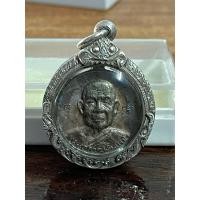 ราคา เหรียญรุ่น 70 หลวงปู่ฝั้น อาจาโร ปี 2518 เนื้อนวะโลหะ สร้างจำนวนประมาณ 218 เหรียญ (24603823069)