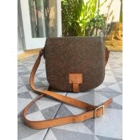 ราคา กระเป๋าสะพายแบรนด์แท้ EQUITUM 9นิ้ว หนังแท้ (กระเป๋ามือสอง) (24714048543)