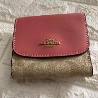 ราคา COACH SMALL WALLET IN SIGNATURE CANVAS (COACH F87589) (7005291851)
