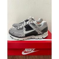 ราคา Nike รองเท้าผู้หญิง Zoom Vomero 5 (ไนกี้) (19997431384)